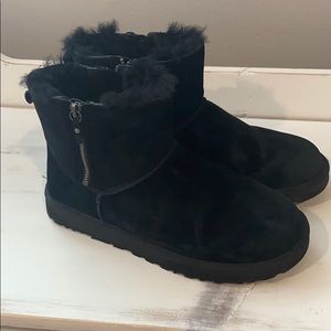 Ugg boot classic mini
